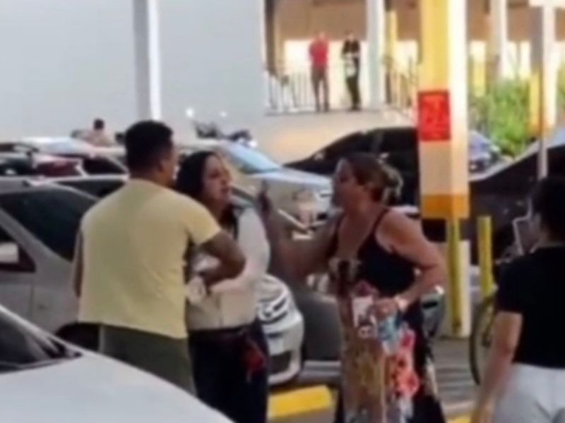 Mulher flagra traição